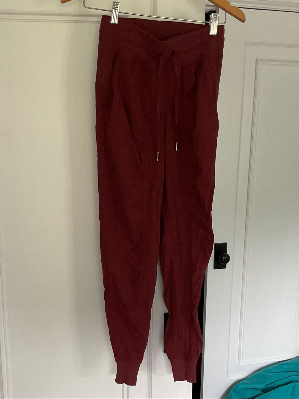 Lululemon dance studio Mid-Rise jogger (full length) in maroon
